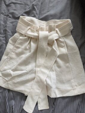 Aritzia Wilfred Light Birch Paperbag Waist Tie Shorts
